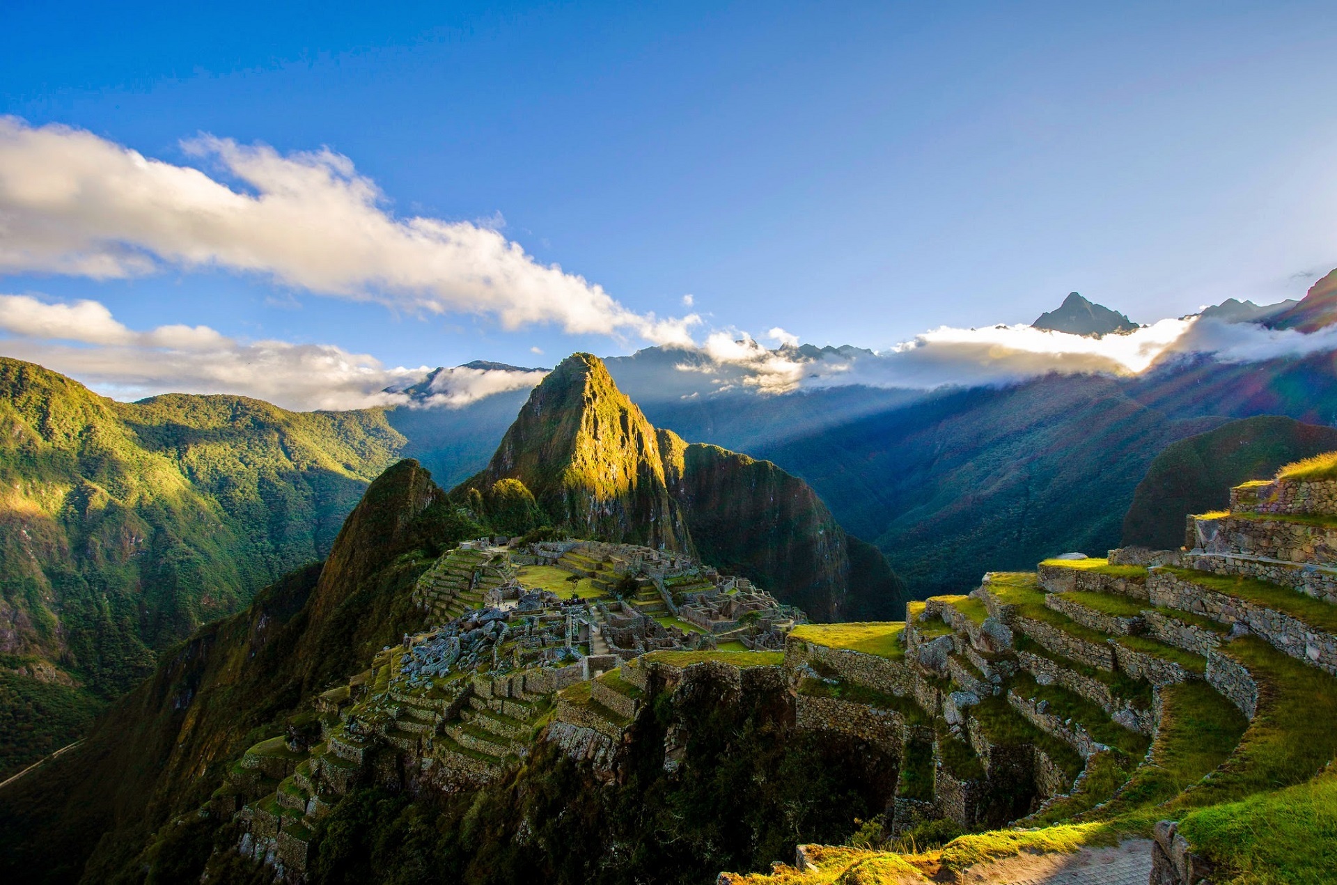 machu-picchu-1569324-1.jpg