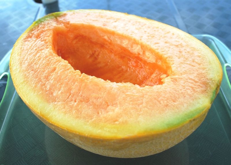 800px-Half_cut_of_Yubari_melon.jpeg