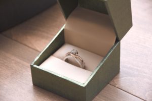 5 Places To Buy Engagement Rings Online